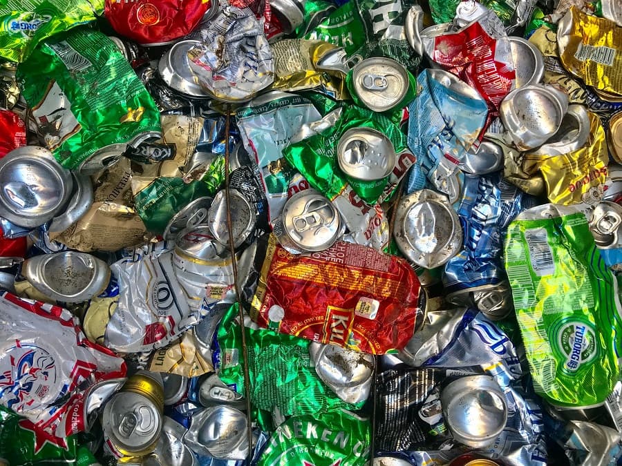 Latas de aluminio compactadas para reciclar