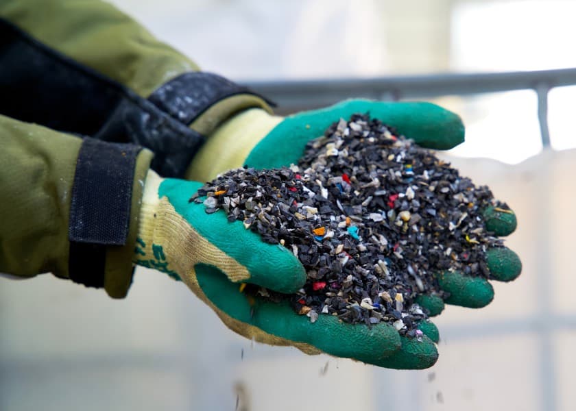 Guantes de trabajo con plástico molido para reproceso